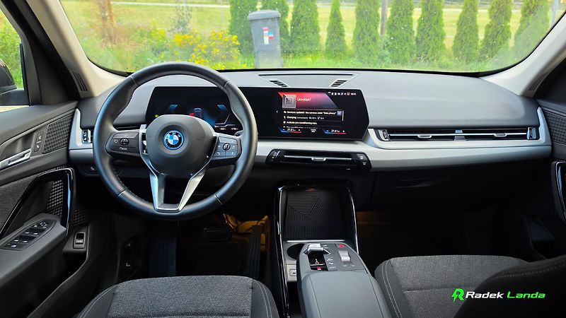 BMW iX1 (2024) - fotka 5 z 13