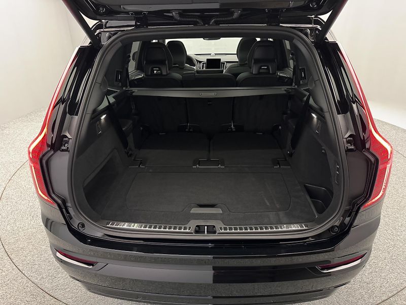 Volvo XC90 (2026) B5 AWD AUT BLACK EDITION ULTRA - fotka 5 z 27