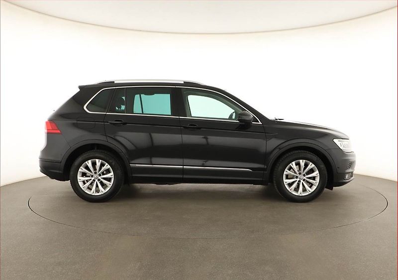 Volkswagen Tiguan (2019) 2.0 TDI, Automat, Serv.kniha - fotka 6 z 24