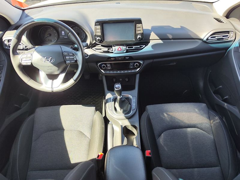 Hyundai i30 1.5 T-GDI/117kW Smart - fotka 12 z 34