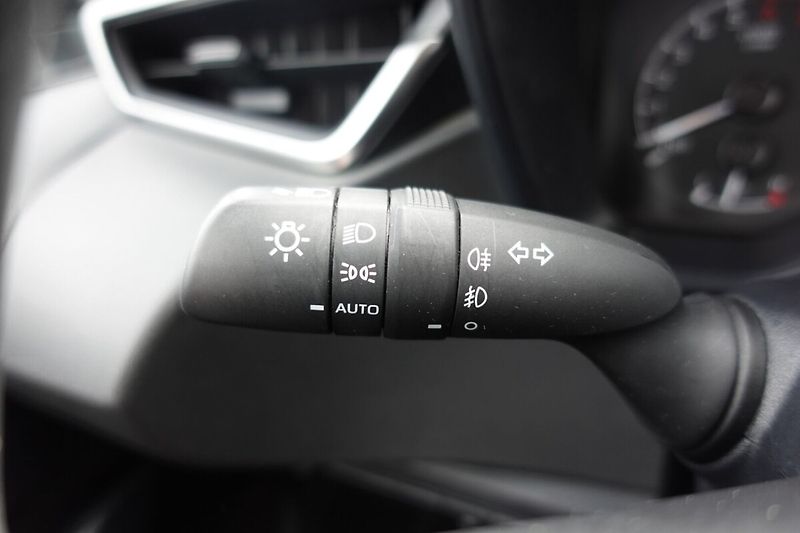 Toyota Corolla 1,8 HEV Active Business TS - fotka 24 z 28