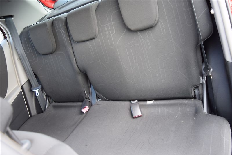 Toyota Yaris 1,0 i 51KW ZAD. PARK. SENZORY - fotka 20 z 40