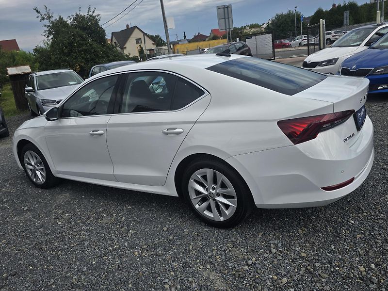 Škoda Octavia 2.0TDI 110KW DSG STYLE+ MATRIX - fotka 3 z 39