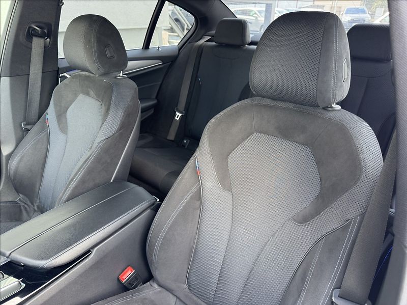 BMW Řada 5 3,0 530d xDrive Mpaket původČR - fotka 22 z 50