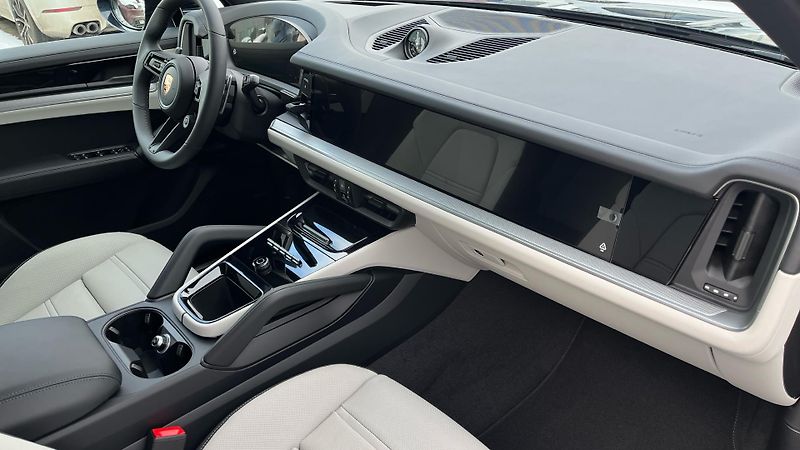 Porsche Cayenne (2025) E-Hybrid - fotka 23 z 30