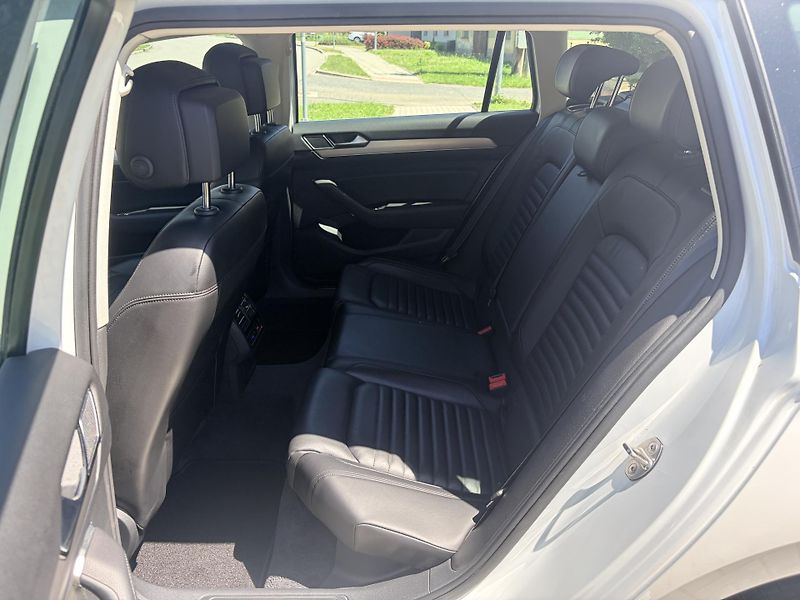 Volkswagen Passat 2.0TDI 110KW HIGHLINE DSG LED - fotka 39 z 46