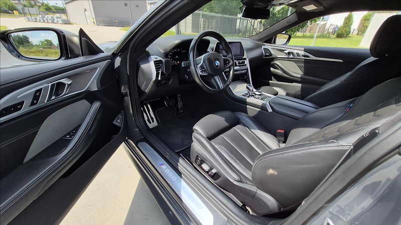 BMW Řada 8 4,4 V8 390 Kw M850i xDrive DPH - fotka 14 z 28