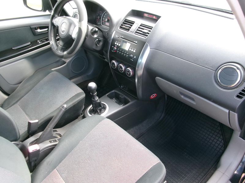 Suzuki SX4 (2007) 1,6i KLIMA VÝHŘEV - fotka 18 z 26