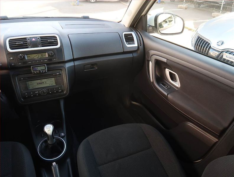 Škoda Fabia (2010) Elegance 1.2 12V, nová STK - fotka 8 z 18