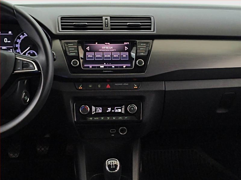 Škoda Fabia (2019) Style 1.0 TSI, Serv.kniha - fotka 12 z 17