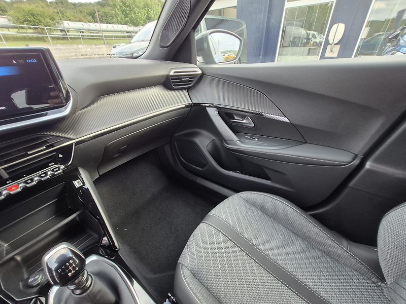 Peugeot 2008 (2026) ALLURE Turbo 100 MAN6 - fotka 16 z 21