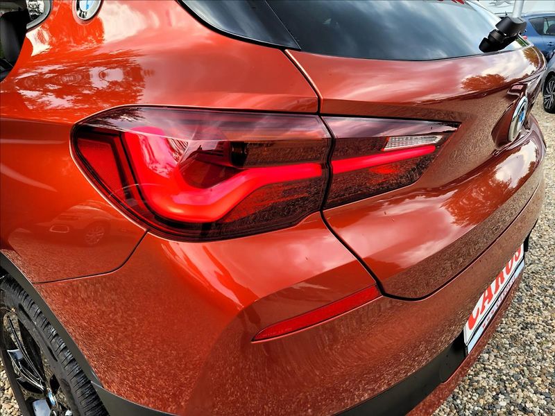 BMW X2 18i ,led,navi,kůže,výhřev - fotka 42 z 47