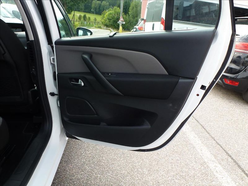 Citroën Grand C4 Picasso 1,2 PureTech 130HP Turbo 6MAN - fotka 23 z 51