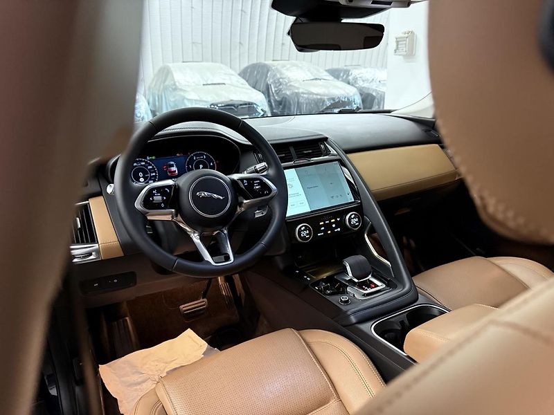 Jaguar E-Pace (2021) 2.0D,4WD,FACELIFT,ZÁRUKA - fotka 36 z 56