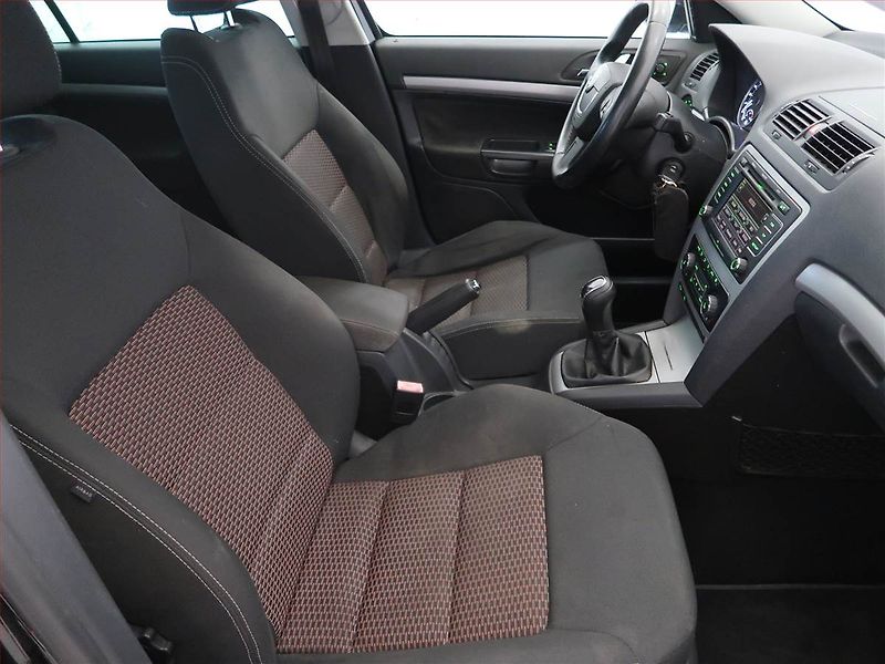 Škoda Octavia (2011) 1.6 TDI 4x4, 4X4, Tempomat - fotka 9 z 14