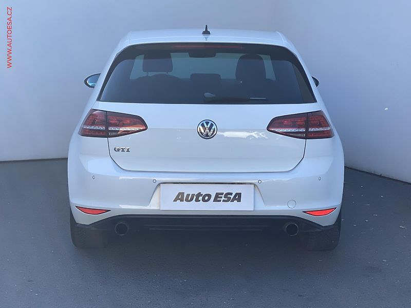 Volkswagen Golf (2016) 2.0 TSi, GTi, bixen - fotka 5 z 17