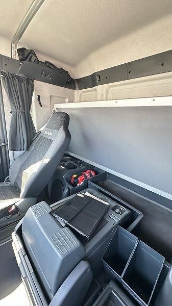 MAN TGX (2009) 6x4 V8 hydr. retard 90t 680HP - fotka 10 z 10