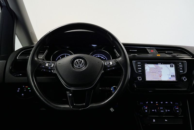 Volkswagen Touran - fotka 16 z 22