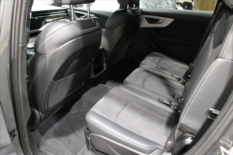 Audi Q7 3,0 TDI Quattro S-Line - fotka 14 z 35