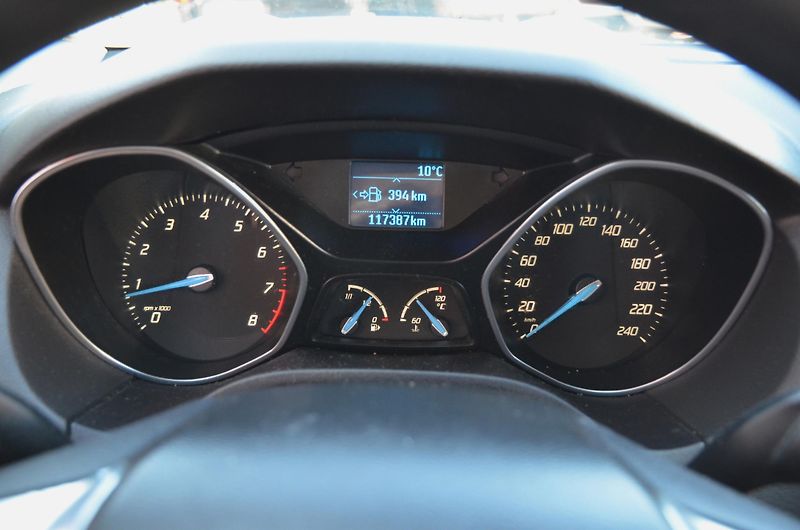 Ford Focus (2011) 1.6i 92kW / 2x kola / TAŽNÉ - fotka 20 z 28