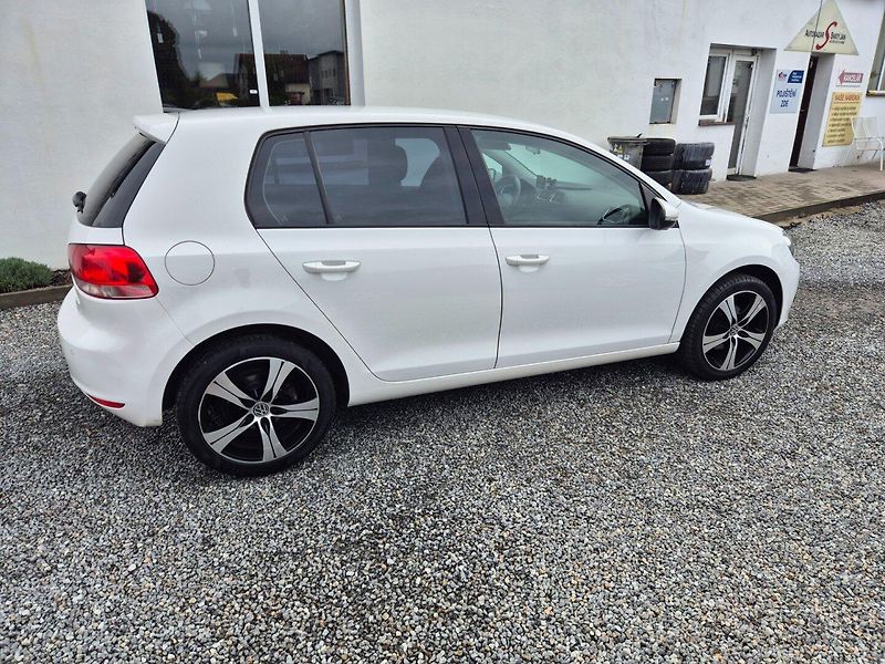 Volkswagen Golf (2012) 1.2 TSi - fotka 4 z 30