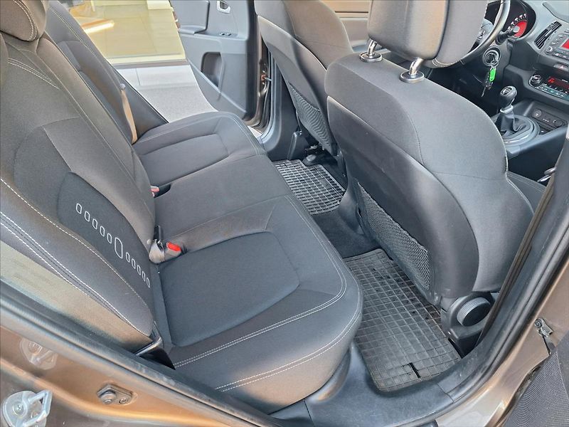 Kia Sportage 2,0 CRDI  Comfort Plus 4X4 CZ - fotka 14 z 15