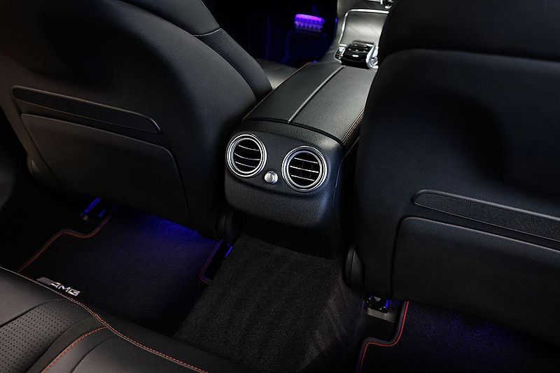 Mercedes-Benz Třídy C (2019) C43 AMG T V6 Biturbo - fotka 34 z 43