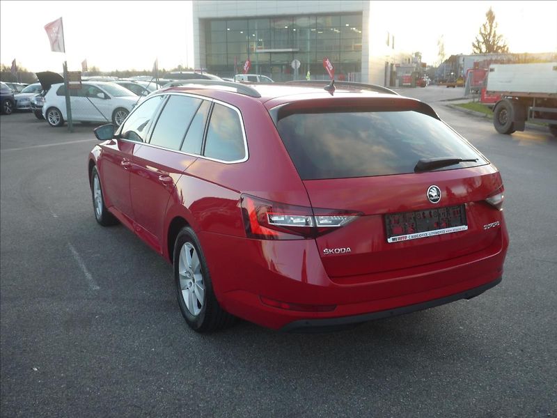 Škoda Superb 2,0 TDi 110kW,DSG,Nav,ACC,Výhř - fotka 38 z 38