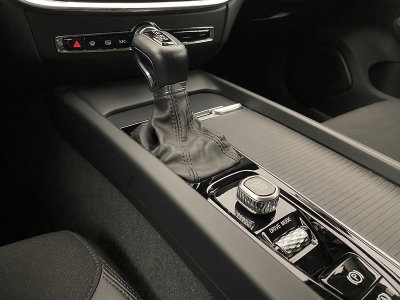 Volvo V60 D3 MOMENTUM AUT REZERVACE - fotka 26 z 39