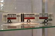 Model kloubového autobusu Ikarus 280.