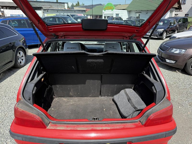 Peugeot 106 1.0i - fotka 11 z 12