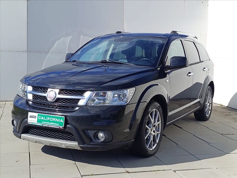 Fiat Freemont 2,0 MULTIJET 7MÍST 4x4 AT NAVI - fotka 2 z 41