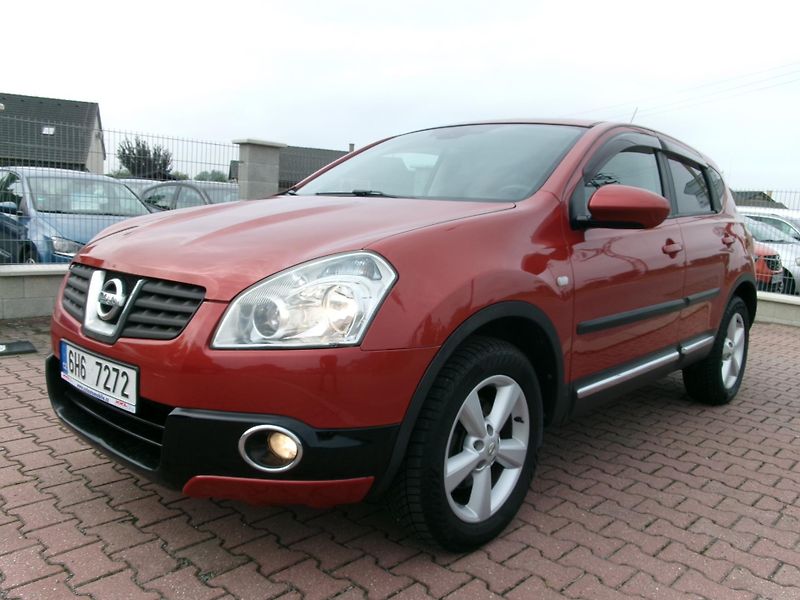 Nissan Qashqai (2007) 2,0i 4WD ALU AC TAŽNÉ BT TEMP - fotka 2 z 29