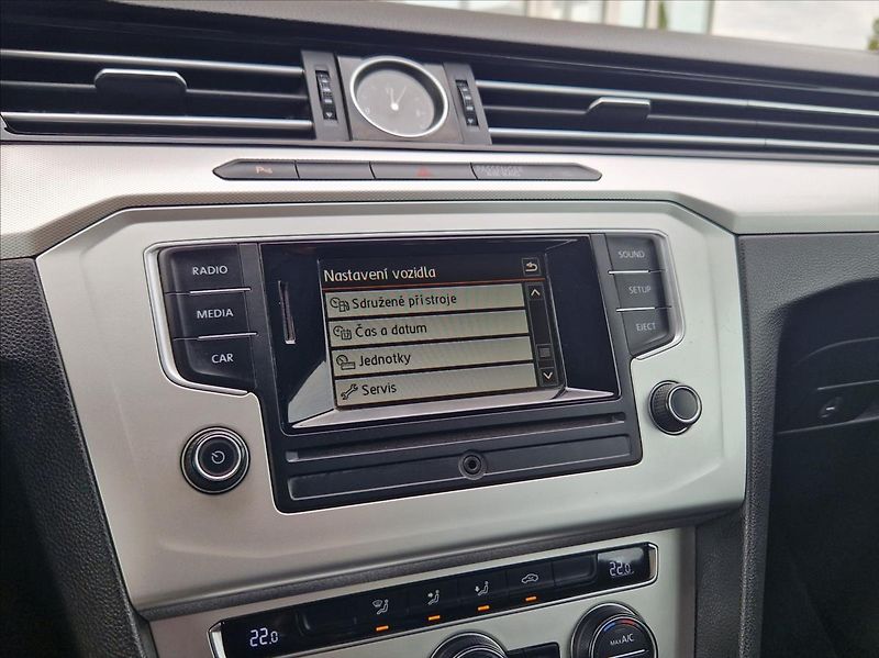 Volkswagen Passat 1,4 TSI 110kW BM SENZORY NOSIČ - fotka 34 z 42