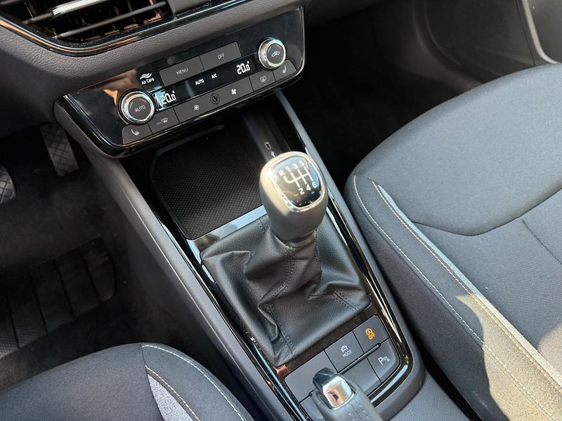Škoda Kamiq Selection 1.0 TSI 85kw - fotka 19 z 25