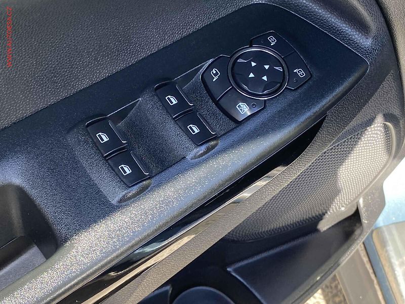 Ford EcoSport (2019) 1.0 EB, Titanium, navi - fotka 11 z 17