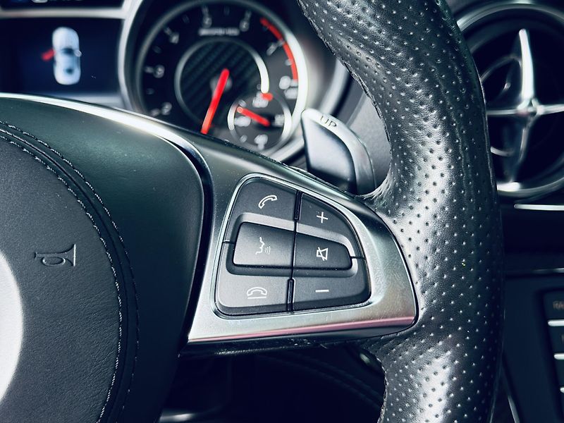 Mercedes-Benz SL (2016) 63 AMG CARBON INT TOP KEYLESS  - fotka 22 z 43