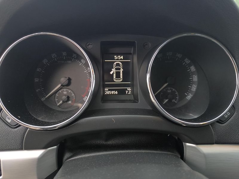 Škoda Yeti (2015) 2.0TDi DOLOŽENÉ KM - fotka 20 z 27
