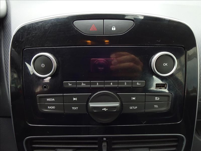 Renault Clio 1,2i16V 54kW - fotka 32 z 47