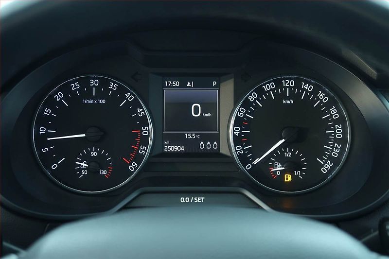 Škoda Octavia (2016) 1.6 TDI, Automat, Navi, Xenony - fotka 11 z 25