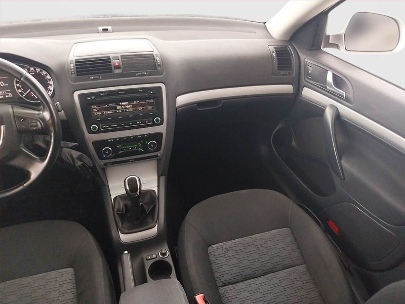 Škoda Octavia (2013) Ambition 2.0 TDI, ČR,1.maj - fotka 8 z 17