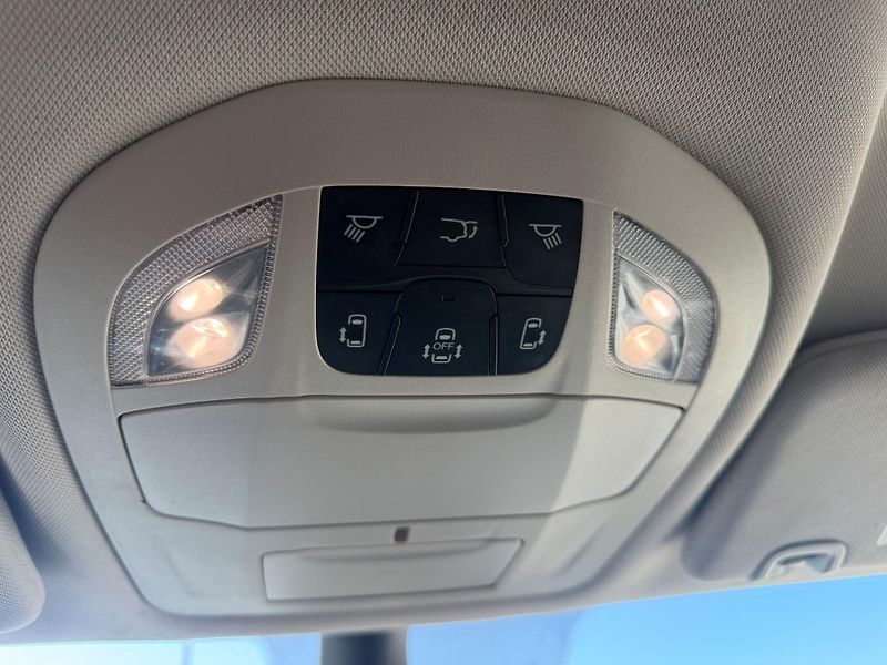 Chrysler Pacifica (2021) 3,6 RU Radar New Model DVD 21 - fotka 20 z 20