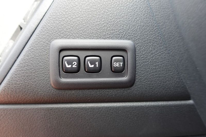 Toyota Land Cruiser 2.8 D-4D Executive Family 7mís - fotka 12 z 38