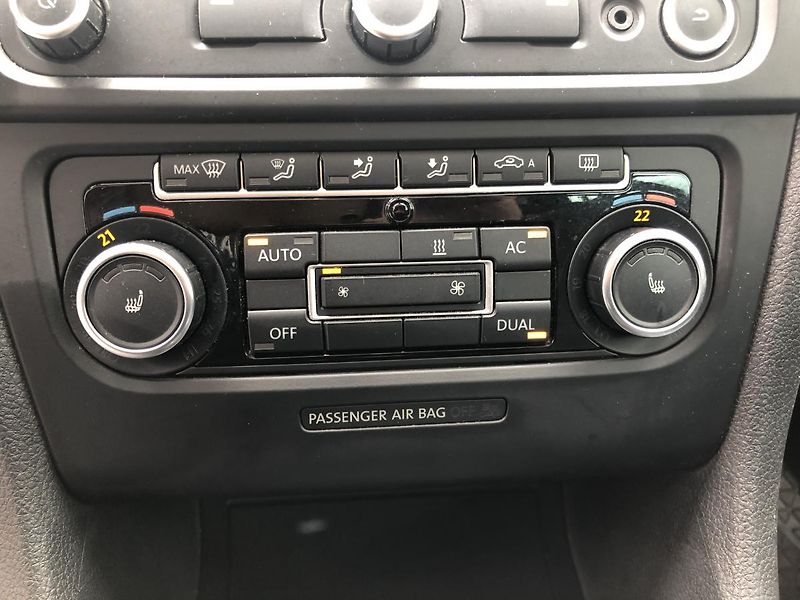 Volkswagen Golf (2011) 2,0TDi STYLE nez. rezervace - fotka 56 z 68