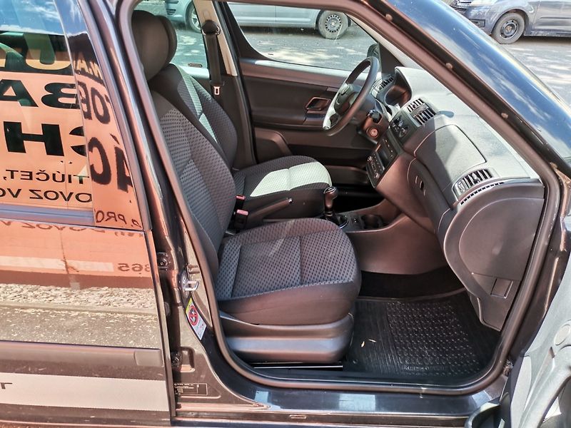 Škoda Roomster (2011) 1.2TSi 63kw STYLE PDC - fotka 15 z 28