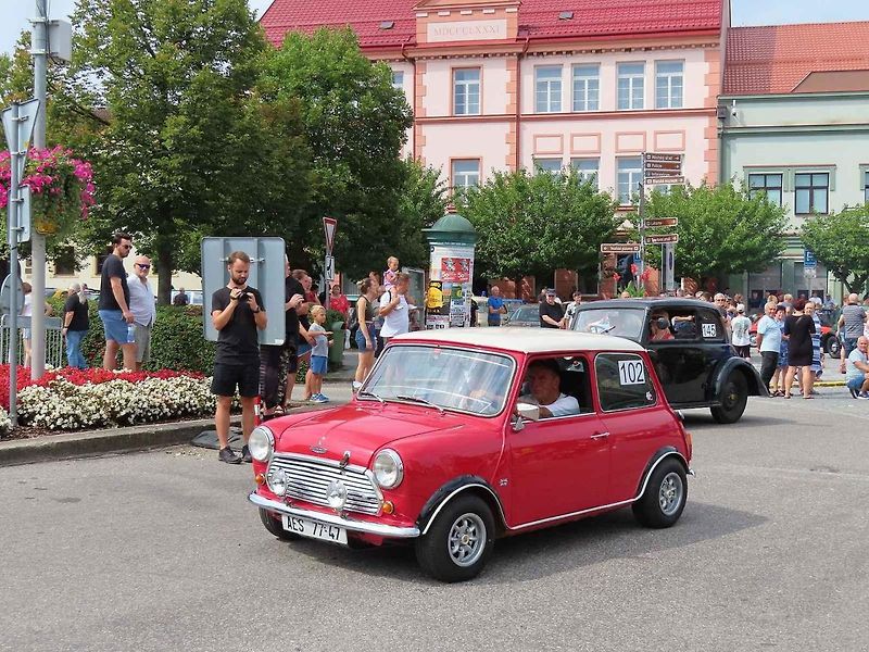Orientační závod Selské baroko startoval již potřinácté v sobotu 17. srpna dopoledne z náměstí TGM ve Veselí nad Lužnicí.