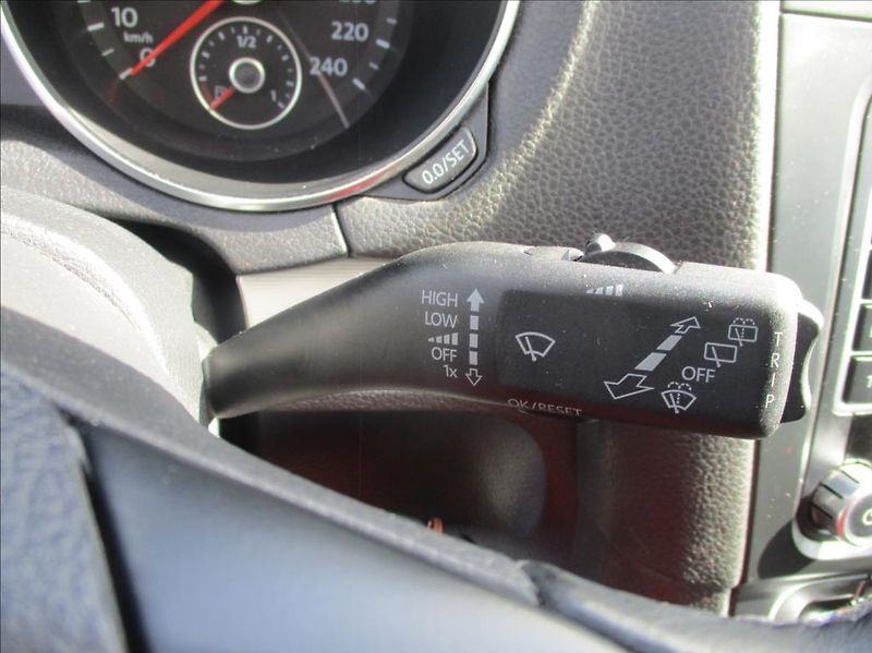Volkswagen Golf 1,2 TSI, aut.klima,serv.kniha, - fotka 21 z 35