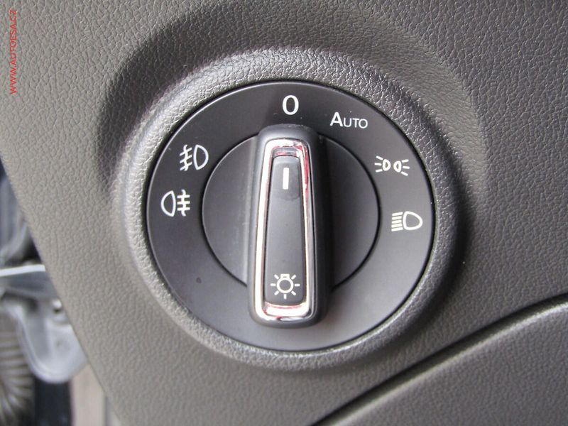 Seat Leon (2014) 1.4 TSi, FR, LED, navi - fotka 12 z 19