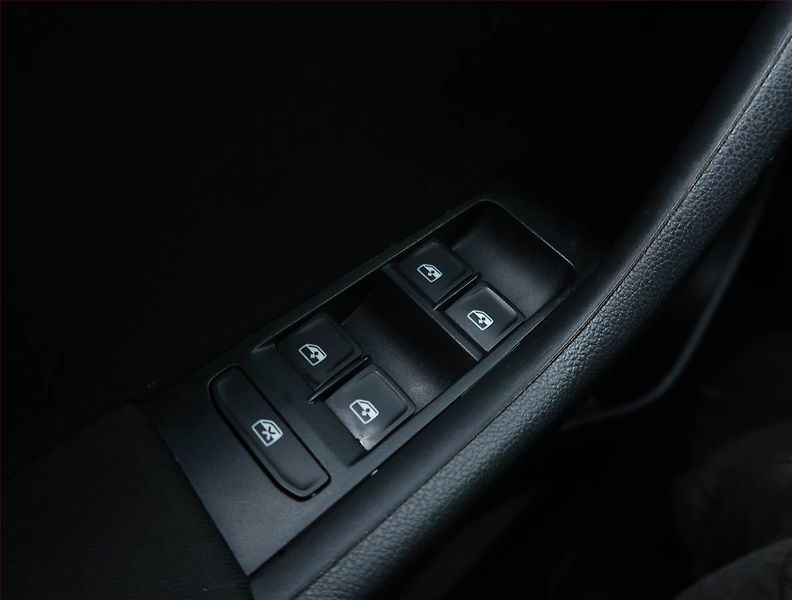 Škoda Fabia (2015) Style 1.2 TSI, ČR,1.maj - fotka 17 z 19