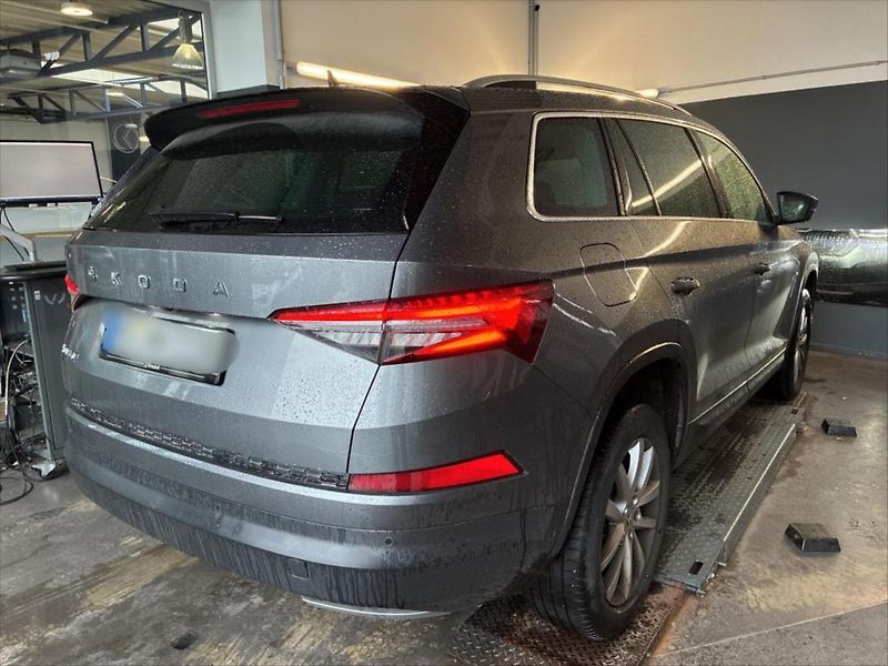 Škoda Kodiaq 2,0 TDI STYLE TAŽNÉ KAMERA 360 - fotka 4 z 9